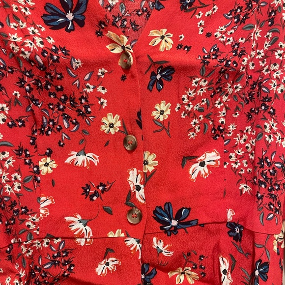 H&M red top size 8 (M),long sleeves and charming floral details. - Picture 4 of 4